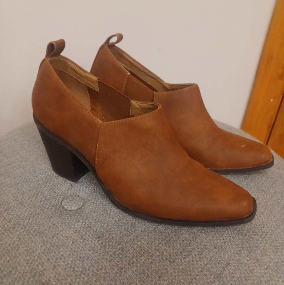 Chinese Laundry brown ankle booties boots slip on 8